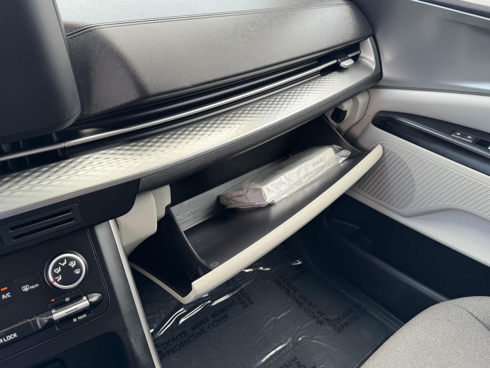 2022 Kia Carnival LX photo 25