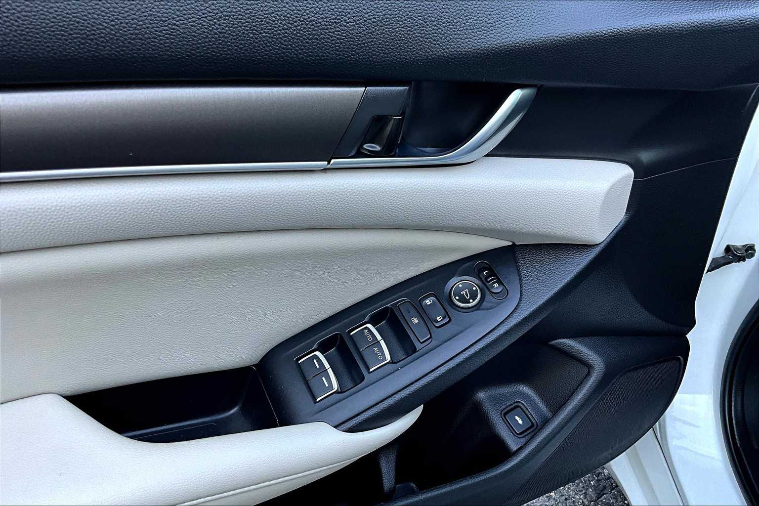 2019 Honda Accord LX 1.5T photo 30