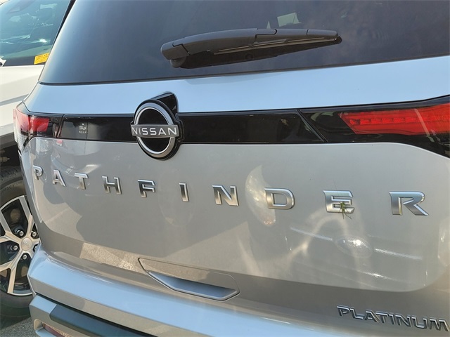 2024 Nissan Pathfinder Platinum photo 6