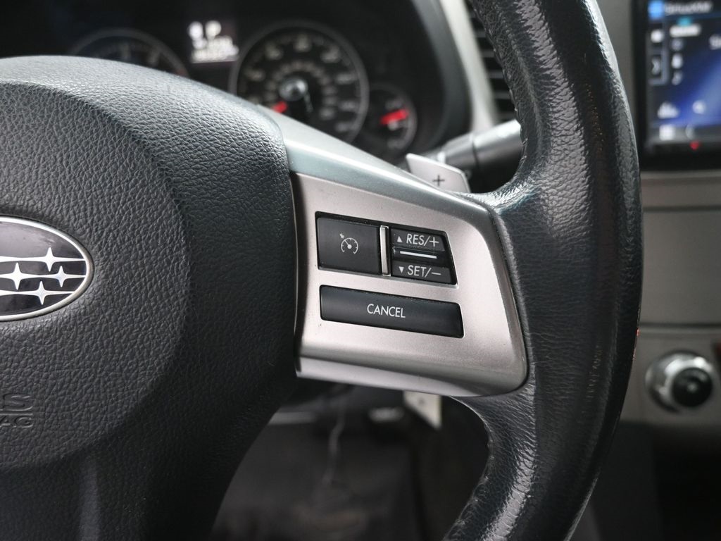 2014 Subaru Legacy 2.5i photo 2