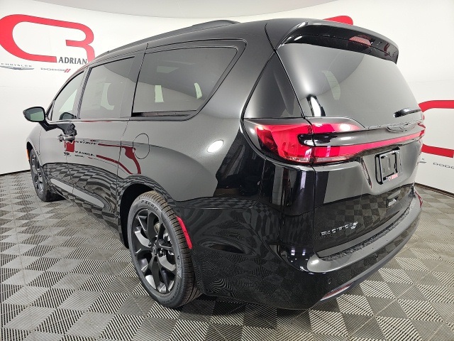 2026 Chrysler Pacifica Limited photo 5