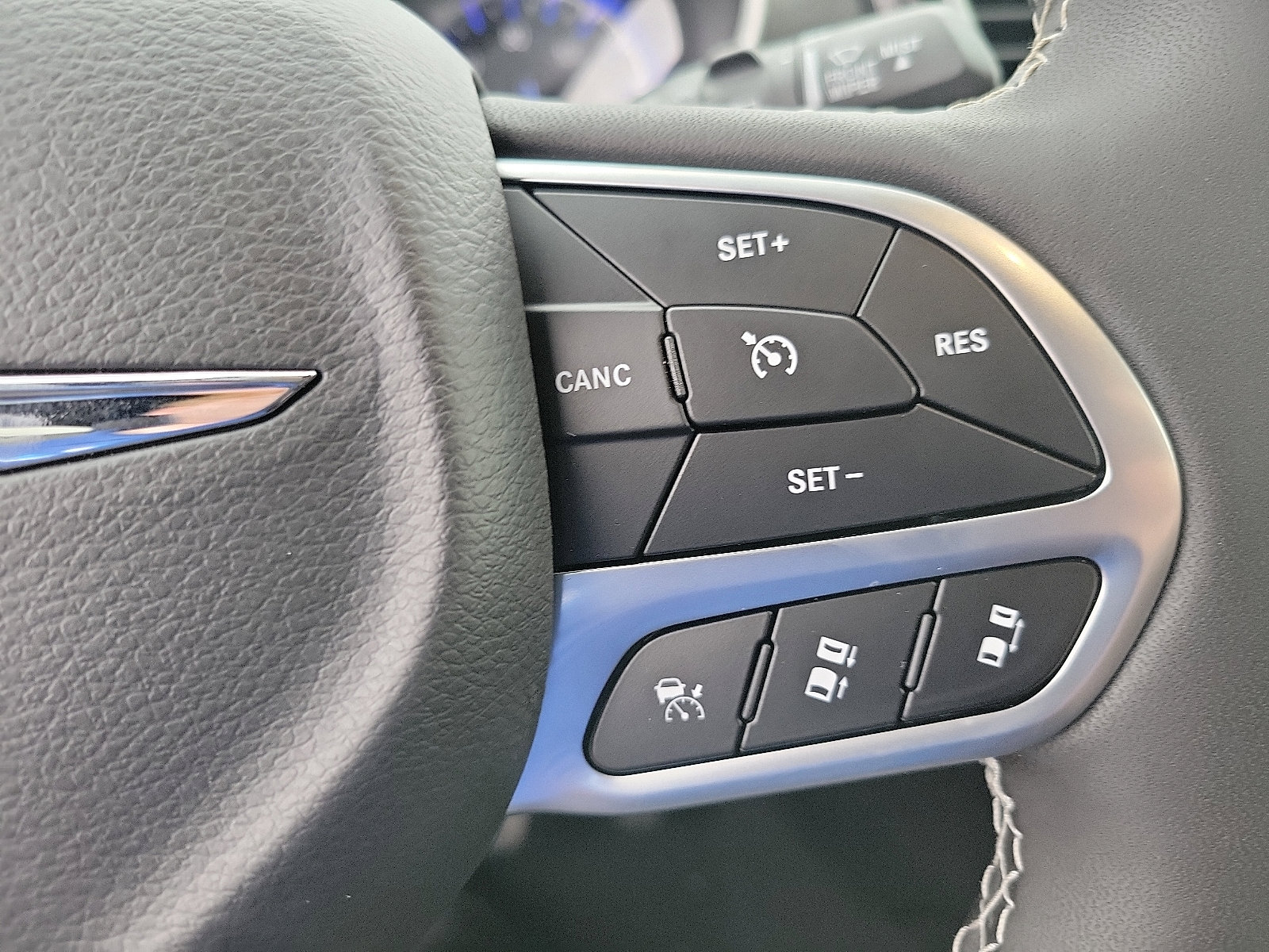 2025 Chrysler Voyager LX photo 6