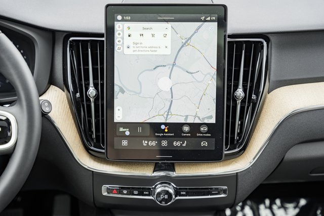 2026 Volvo XC60 B5 Hybrid photo 18