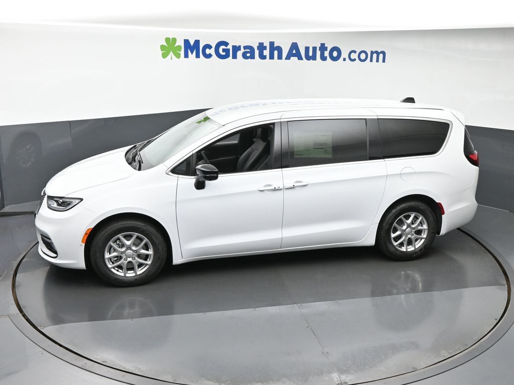 2026 Chrysler Pacifica photo 25