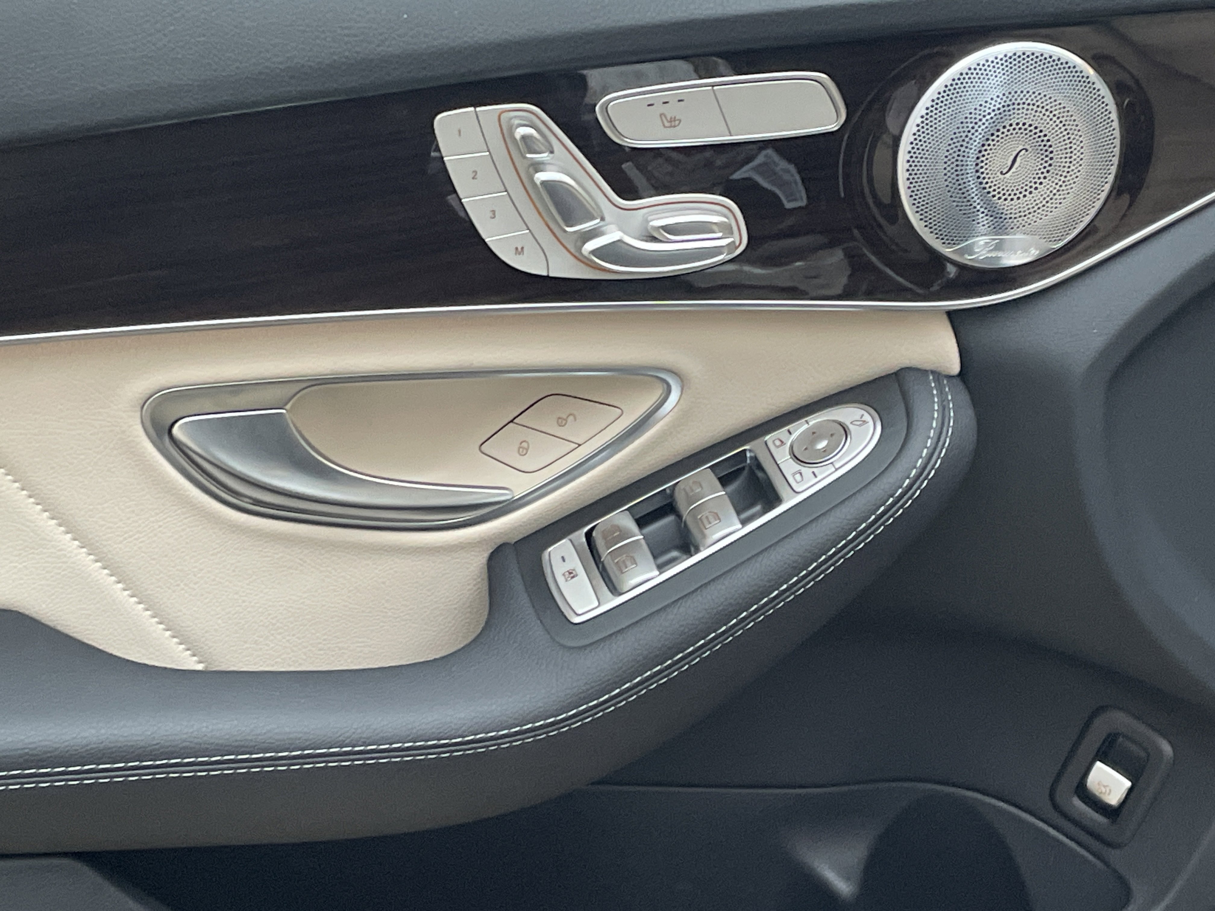2021 Mercedes Benz C 300 Sedan photo 2