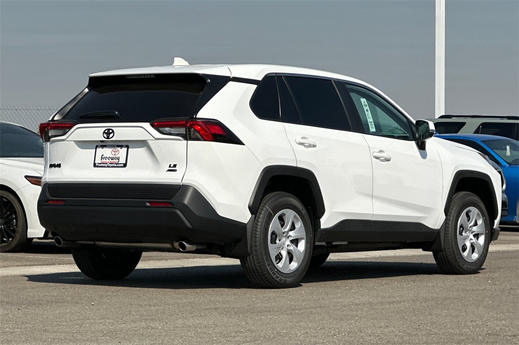 2025 Toyota RAV4 LE photo 4