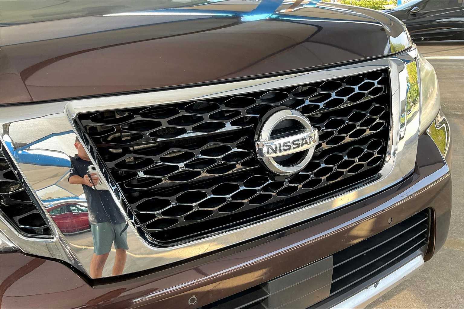 2017 Nissan Armada Platinum photo 28