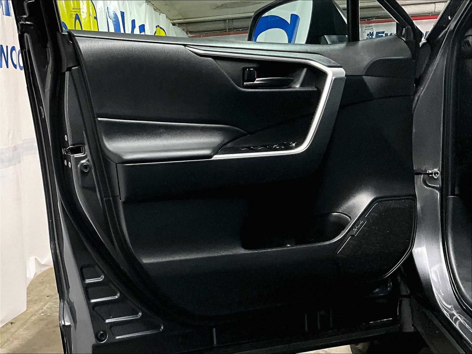 2024 Toyota RAV4 LE photo 7