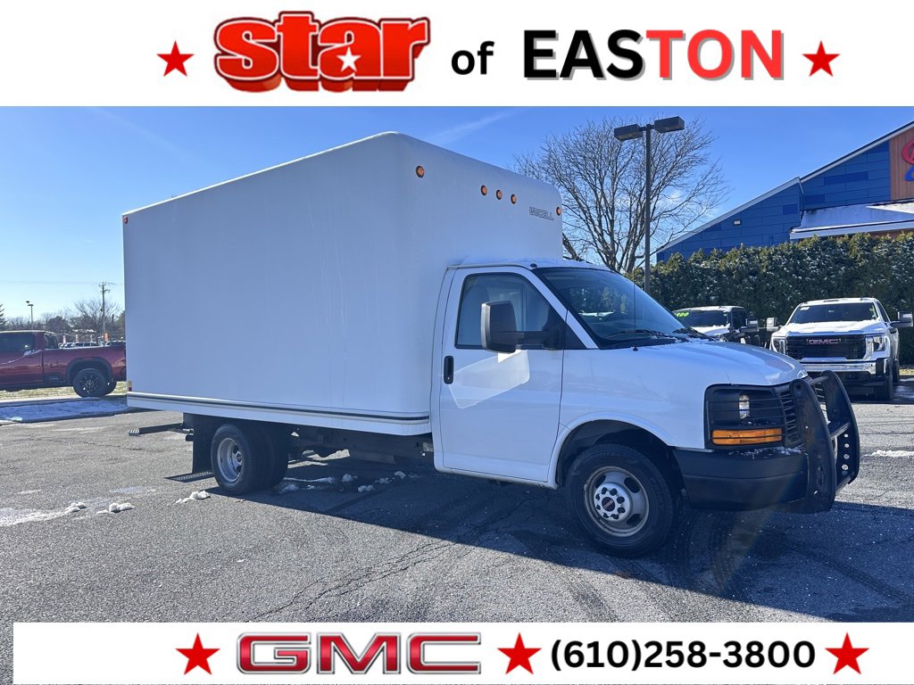 2015 GMC Savana Cutaway Work Van's photo