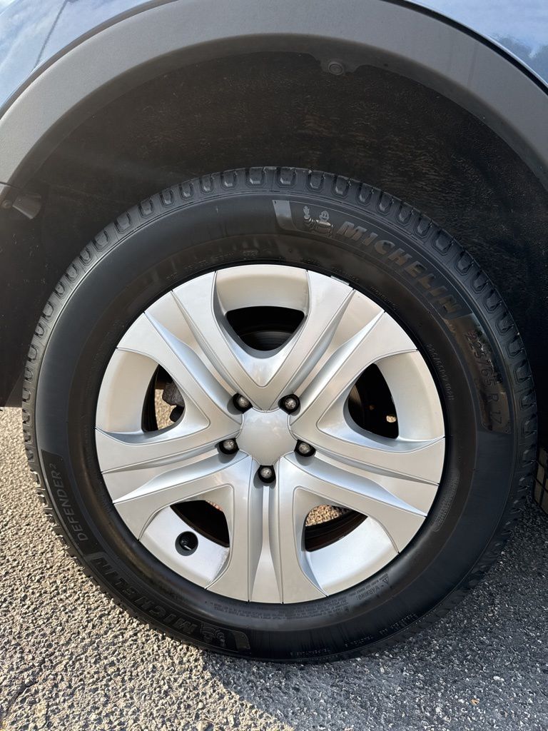 2013 Toyota RAV4 LE photo 14