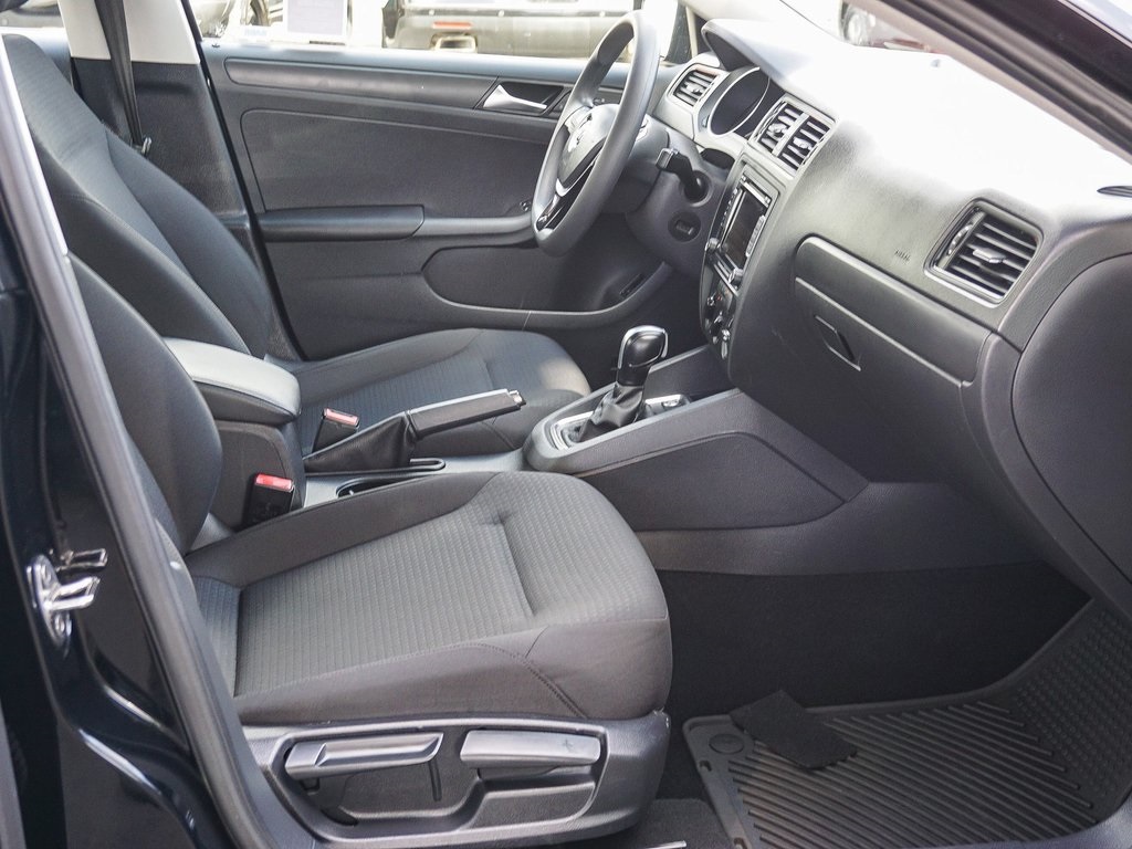 2015 Volkswagen Jetta 2.0 S photo 6