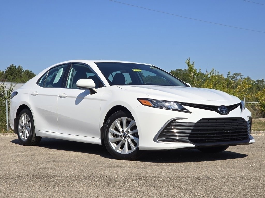 2023 Toyota Camry LE photo 2