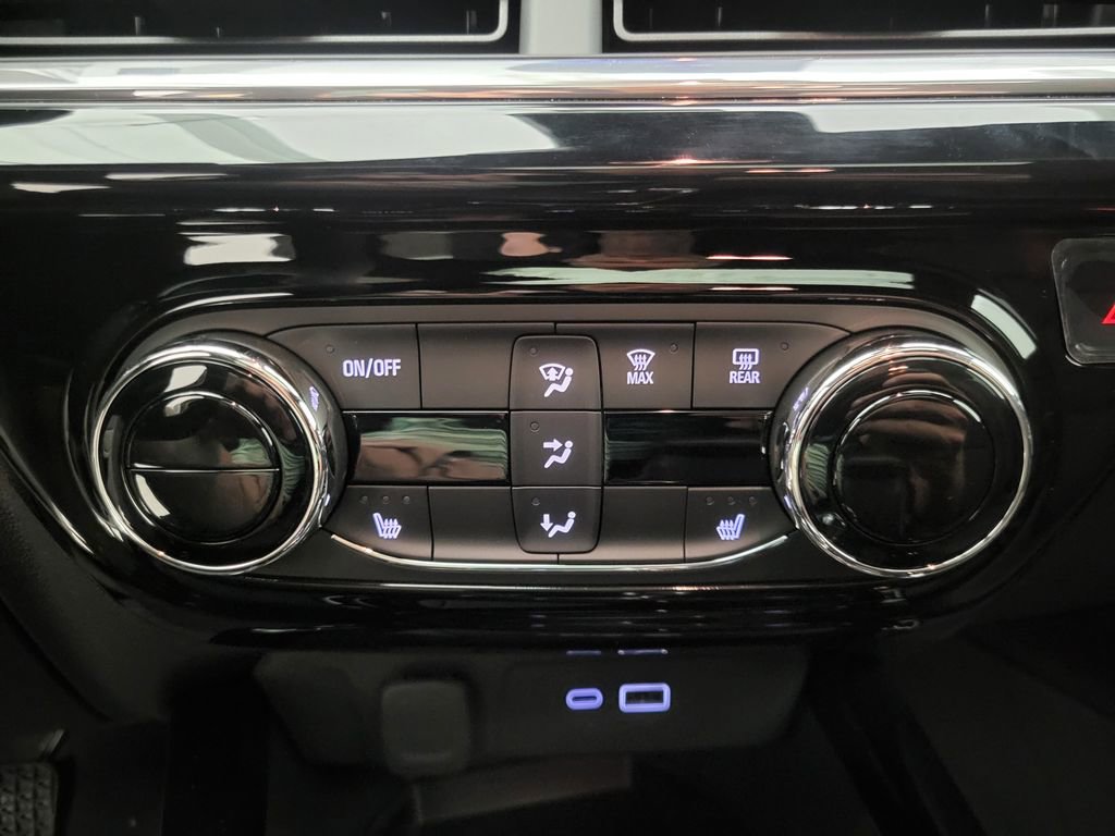 2025 Chevrolet Trax photo 6