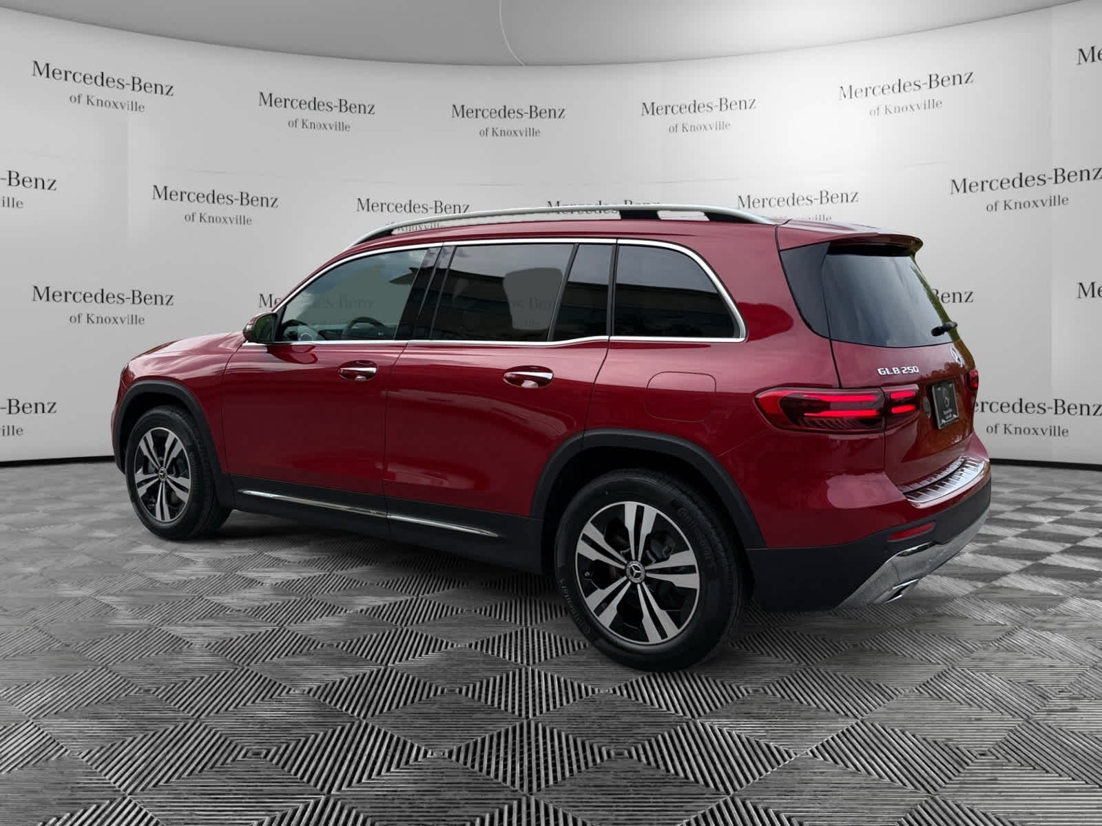 2026 Mercedes Benz GLB 250 4MATIC photo 3