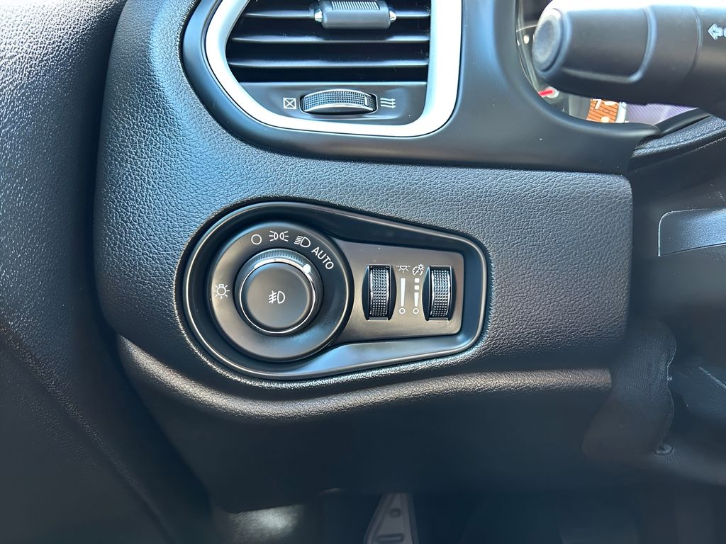 2021 Jeep Renegade Latitude photo 16