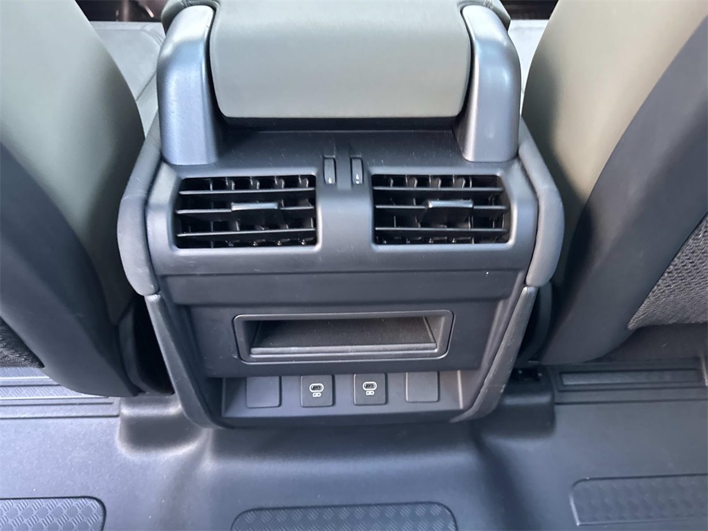 2023 Land Rover Defender 110 S photo 15