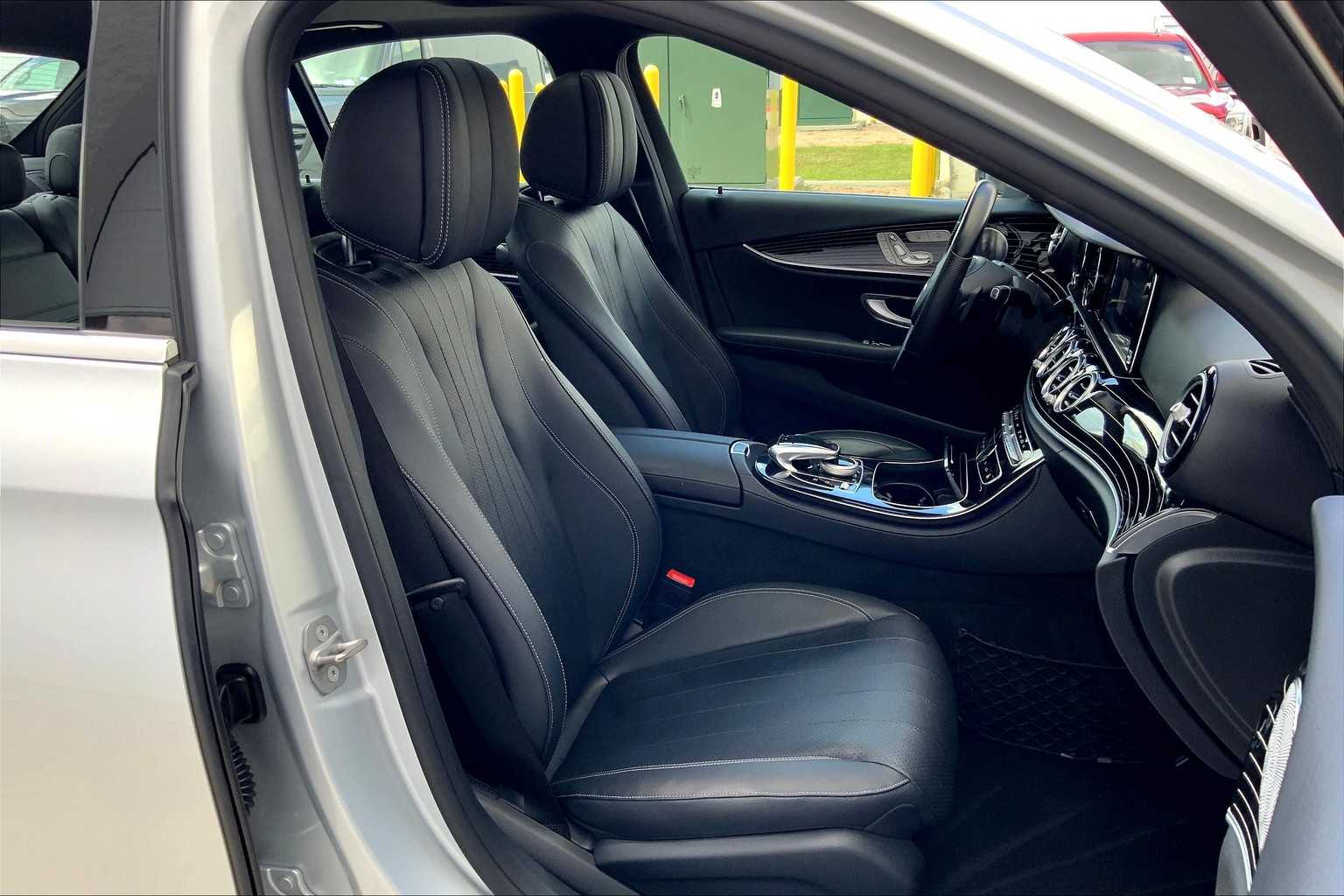 2017 Mercedes Benz E 300 Sport photo 8
