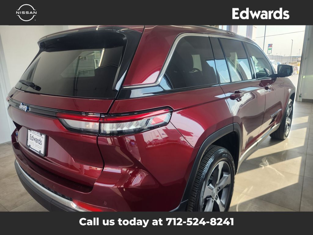 2023 Jeep Cherokee 4xe photo 8