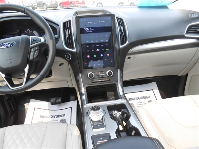 2024 Ford Edge Titanium photo 4
