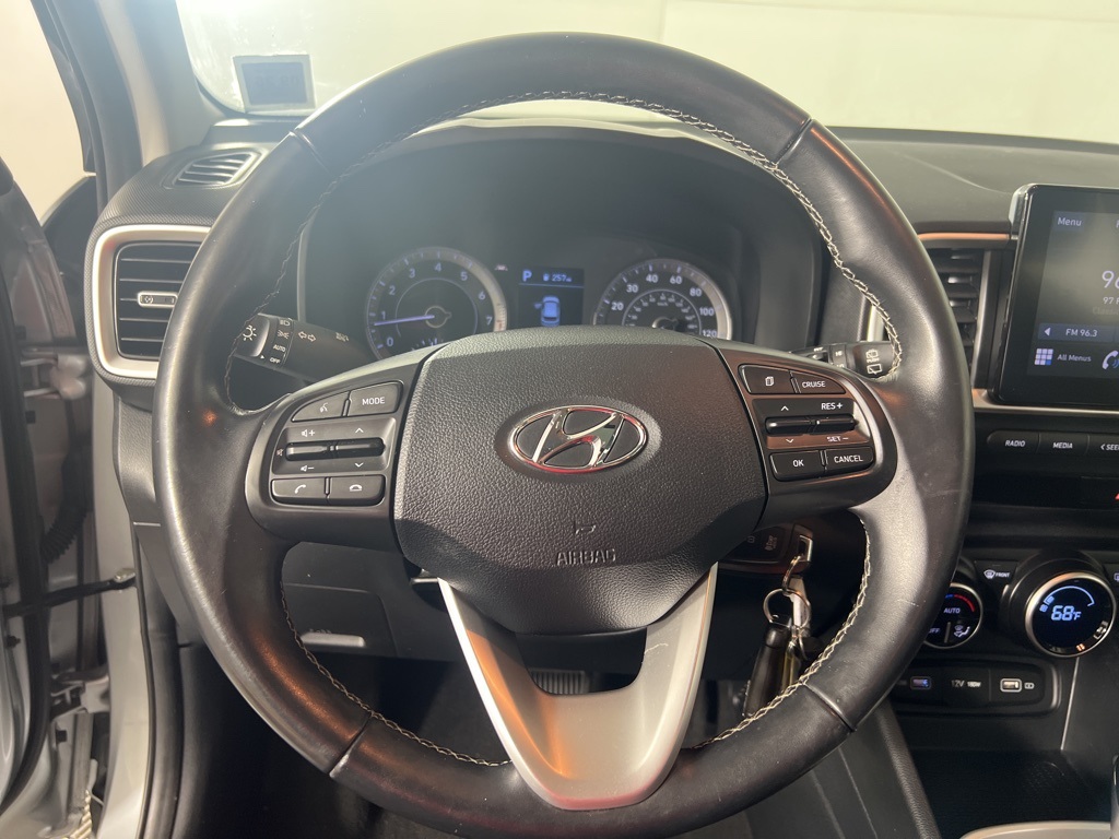 2022 Hyundai Venue SEL Limited photo 3