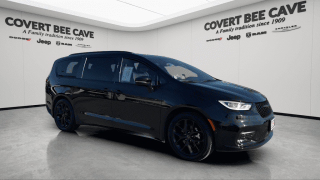 2025 Chrysler Pacifica Limited's photo