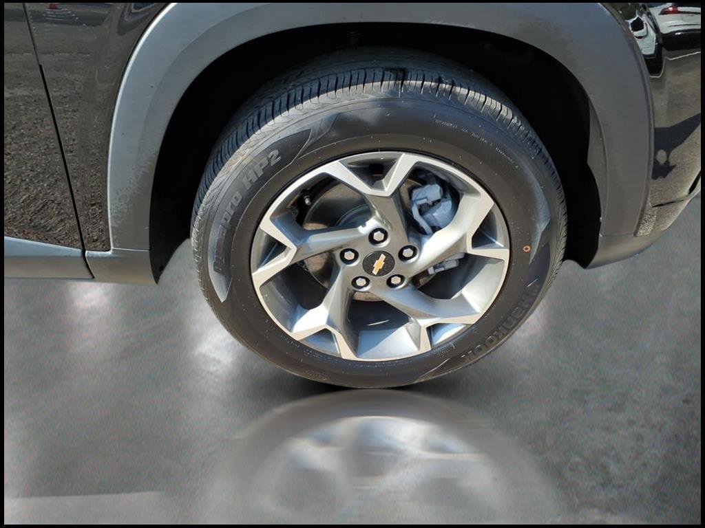 2025 Chevrolet Trax LT photo 10