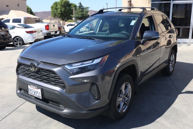 2024 Toyota RAV4 XLE photo 4