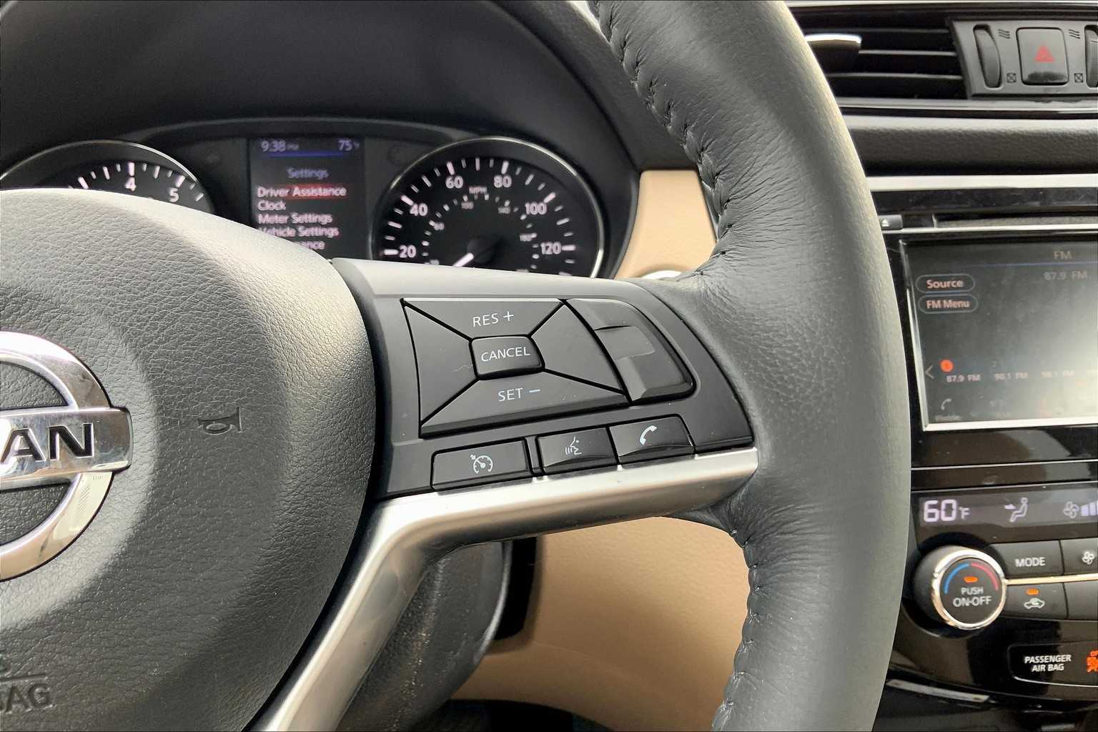 2018 Nissan Rogue SV photo 22