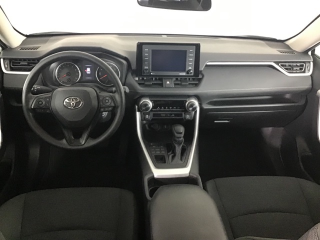 2021 Toyota RAV4 LE photo 12