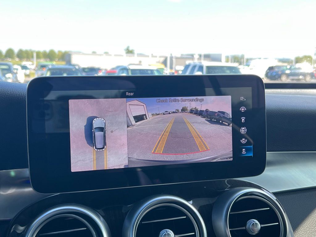 2021 Mercedes Benz GLC 300 photo 24