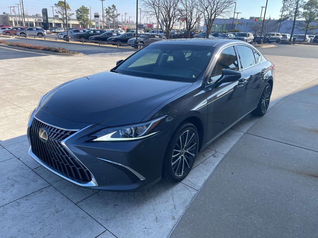 2023 Lexus ES 350's photo