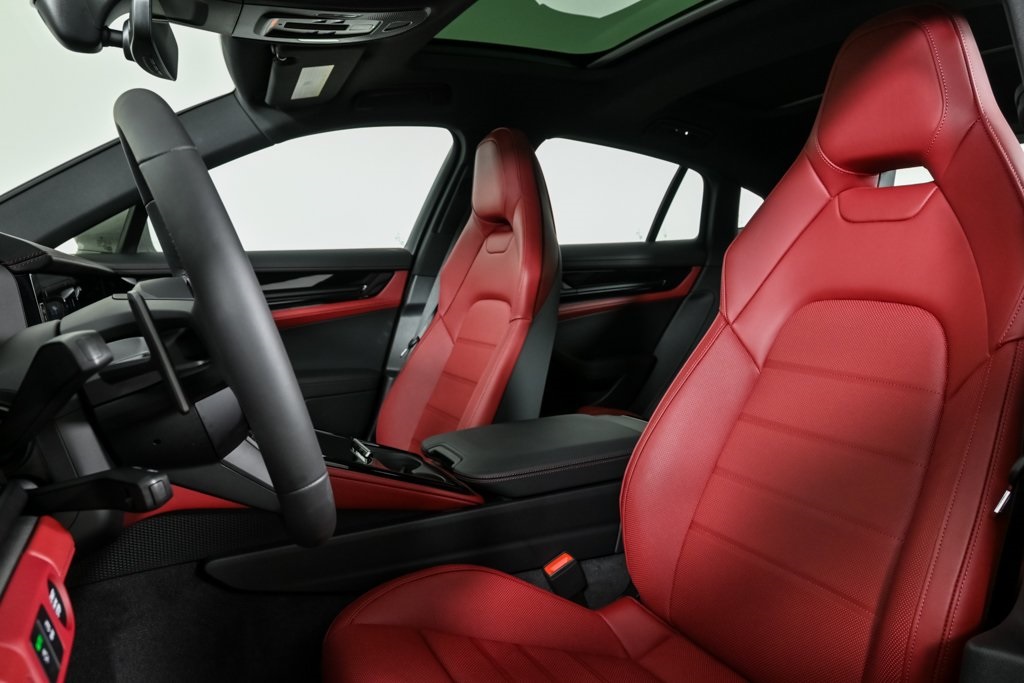 2025 Porsche Panamera Base photo 5