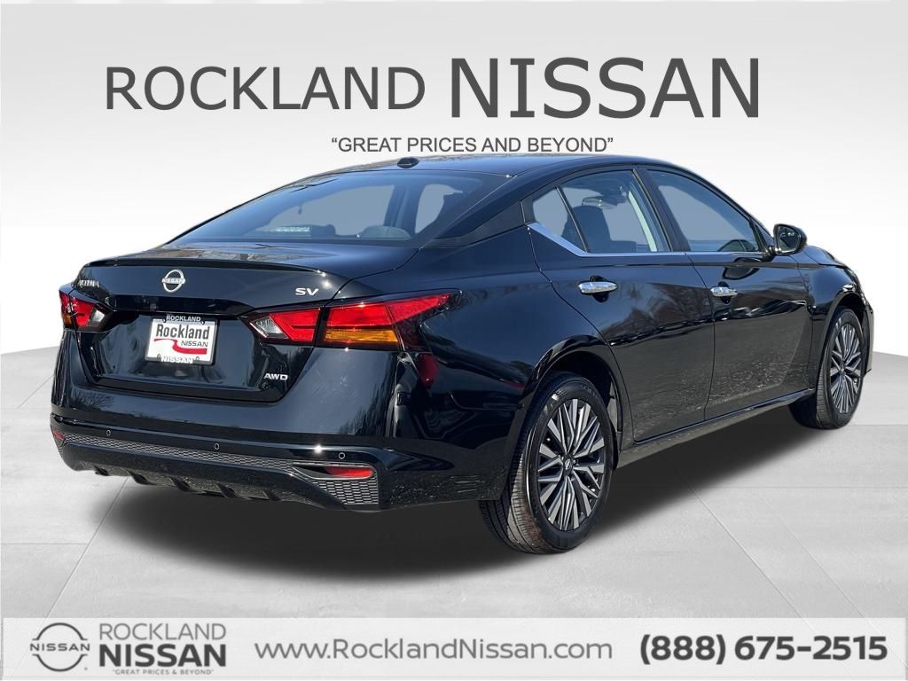 2024 Nissan Altima 2.5 SV photo 3