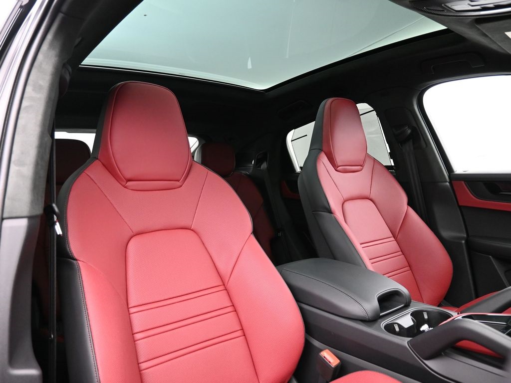 2026 Porsche Cayenne GTS Coupe photo 27