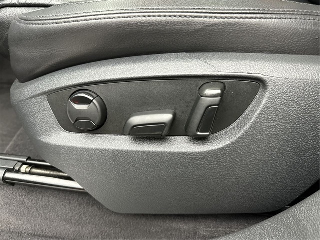 2014 Volkswagen Touareg V6 TDI photo 4