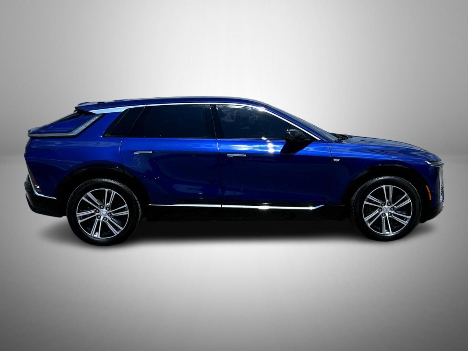 2024 Cadillac Lyriq Luxury photo 2