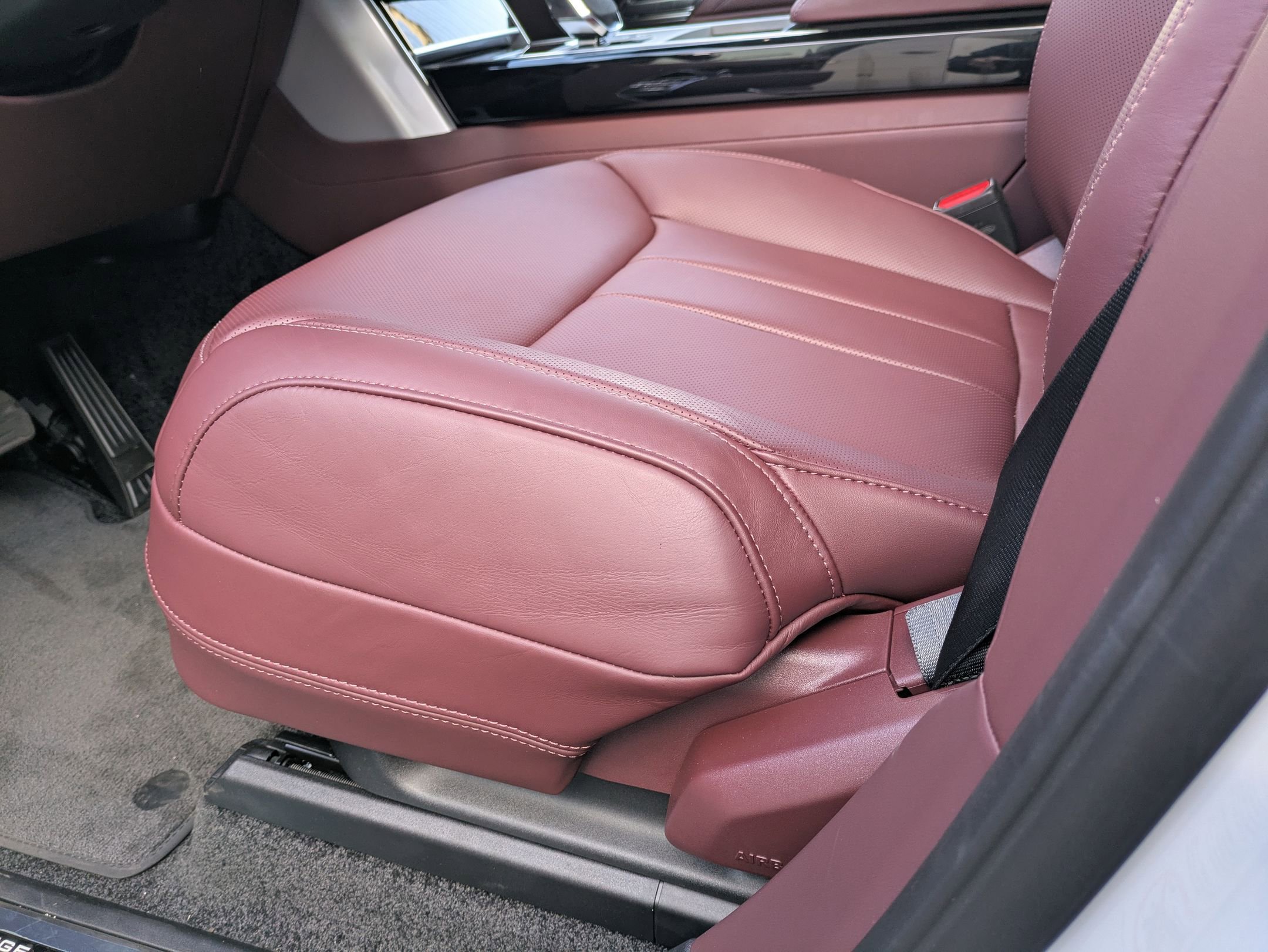 2025 Land Rover Range Rover SE photo 3