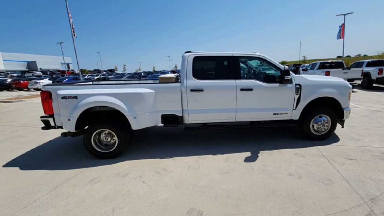 2023 Ford F-350 XLT photo 35