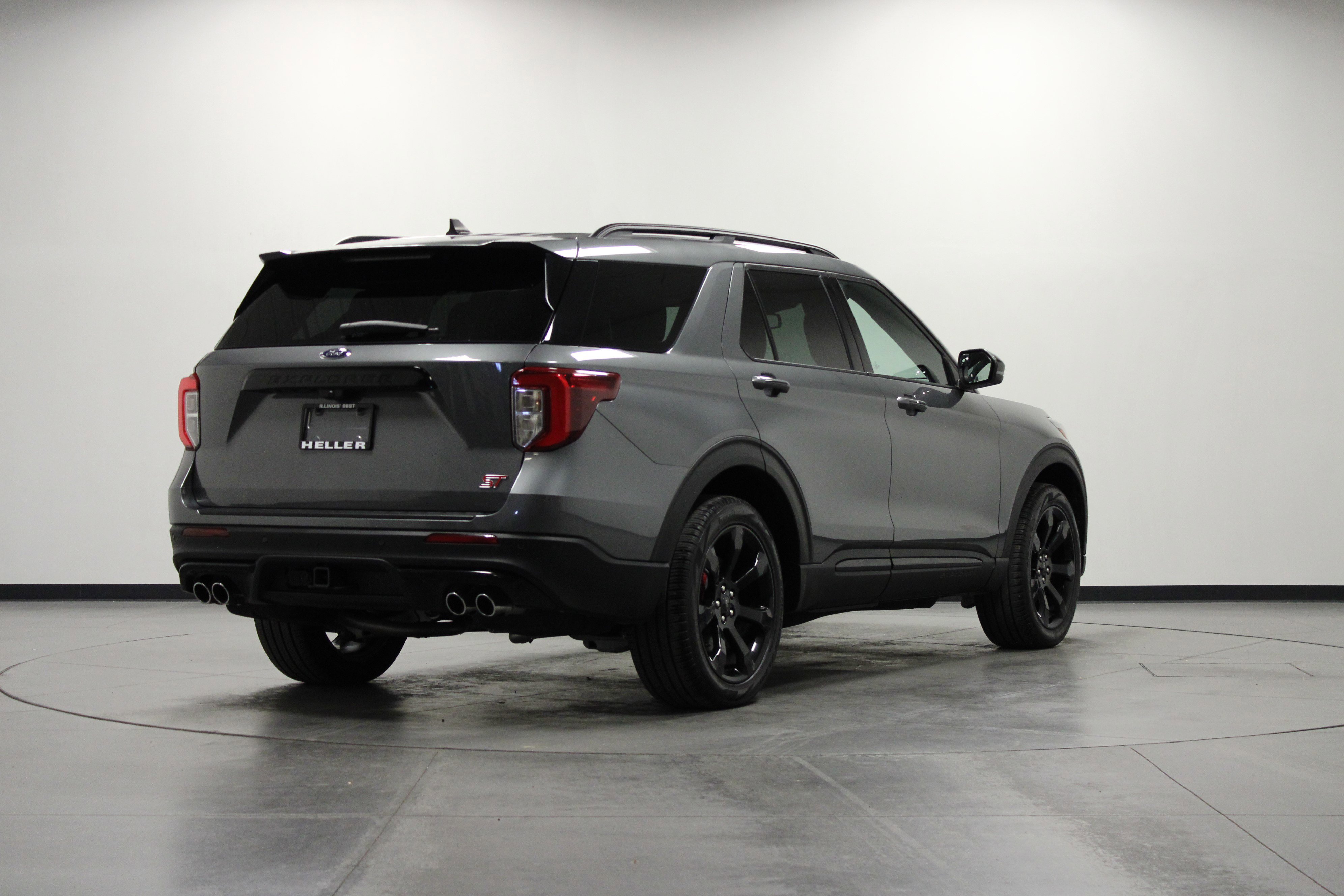 2023 Ford Explorer ST photo 3
