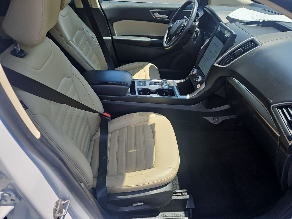 2022 Ford Edge SEL photo 7
