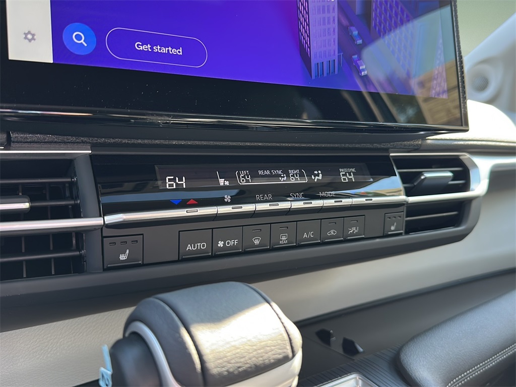 2025 Toyota Sienna XLE photo 20