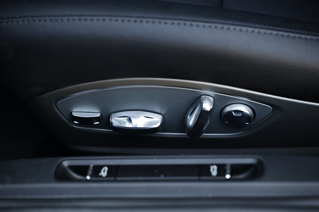 2025 Porsche Cayman photo 26