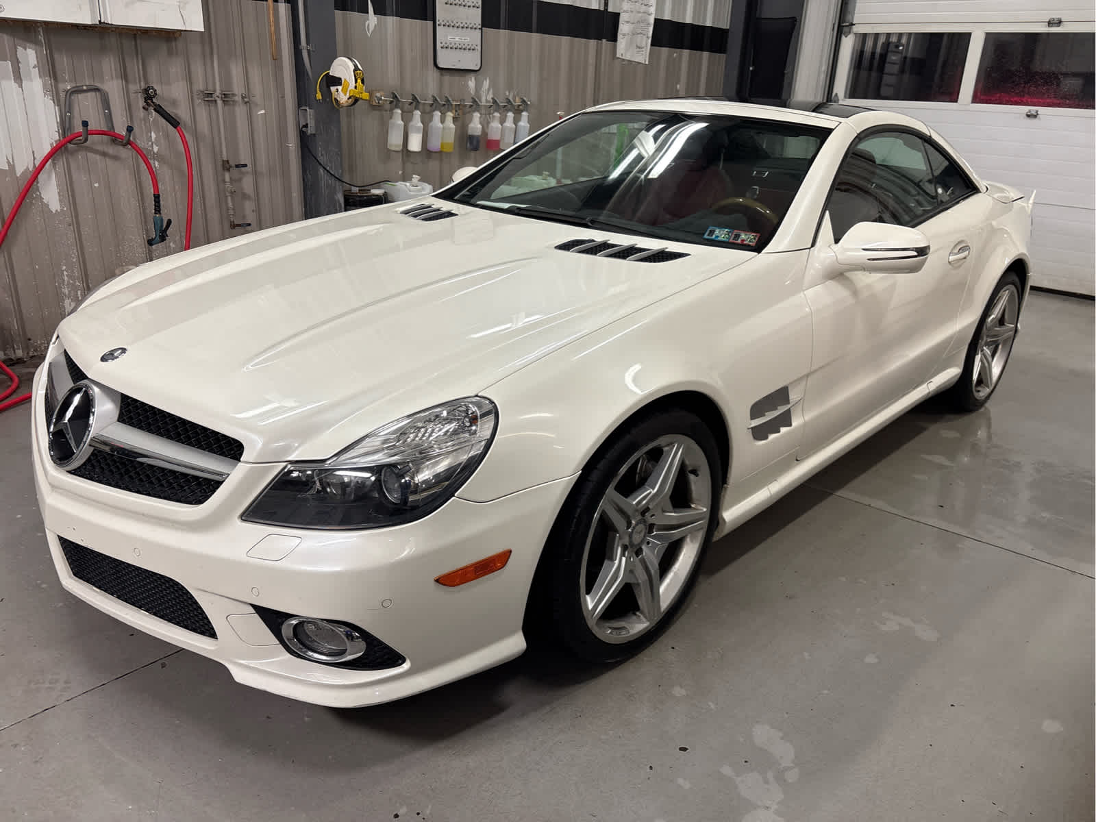 Pre-Owned 2011 Mercedes-Benz SL-Class SL 550 in Diamond White Metallic |  Greensburg, PA | #B81970Q, image size:1600x1200