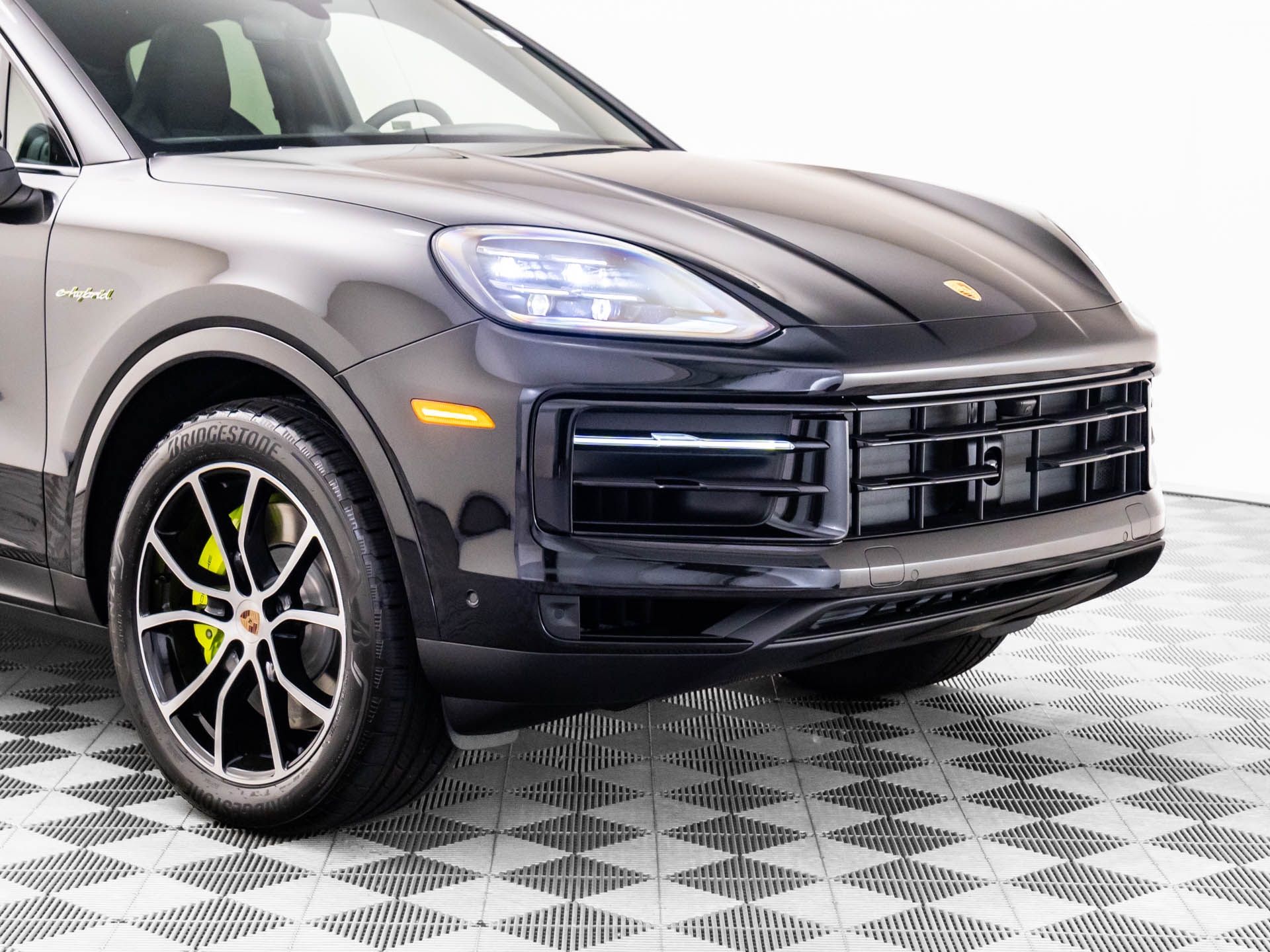 2025 Porsche Cayenne E-Hybrid Coupe photo 32