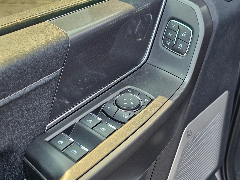 2025 Ford F-150 Lariat photo 24