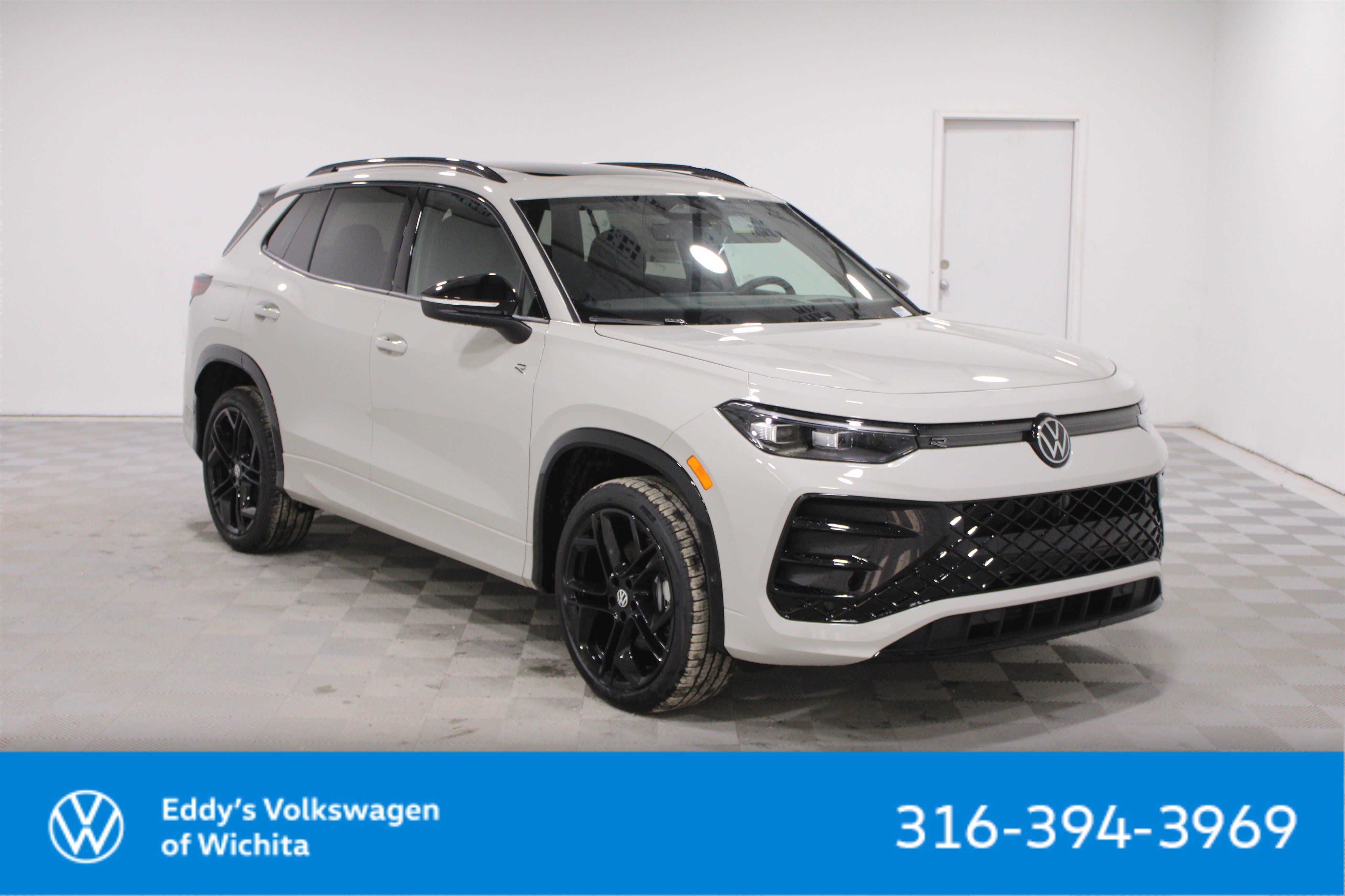 2026 Volkswagen Tiguan SE R-LINE BLACK's photo