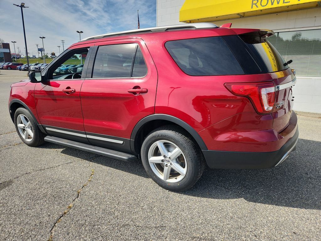 2017 Ford Explorer XLT photo 5
