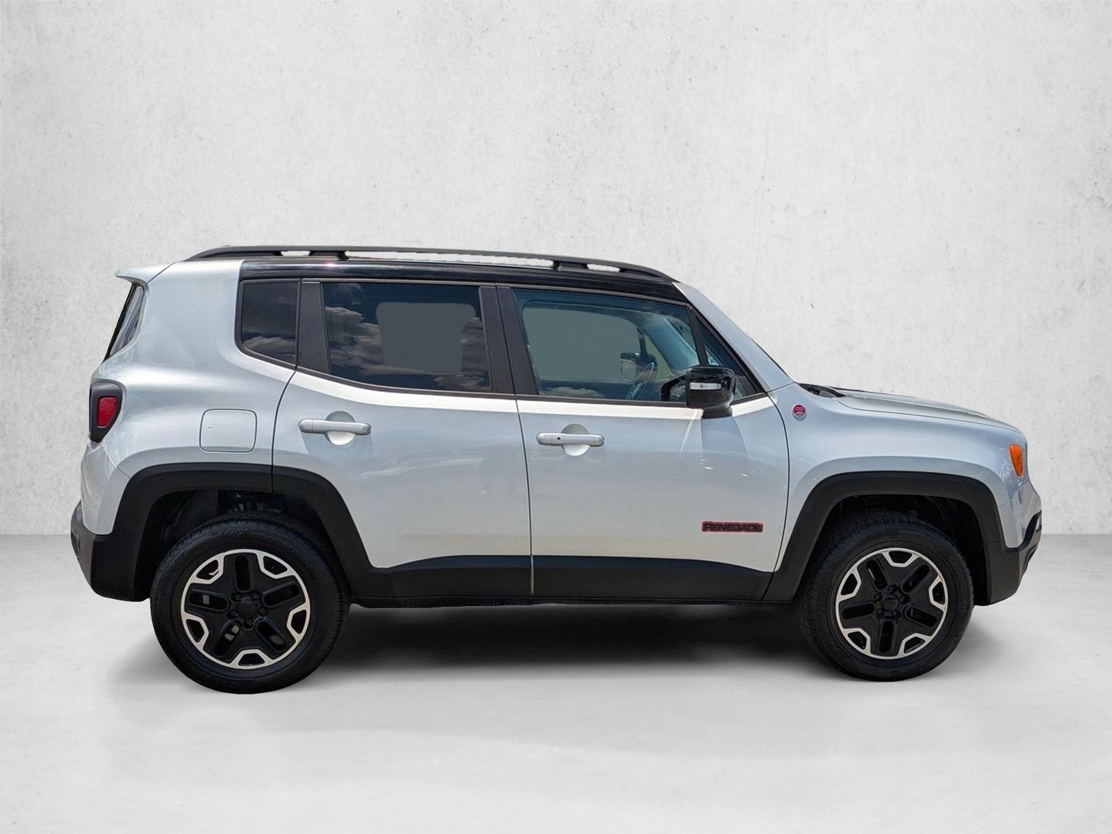 2016 Jeep Renegade Trailhawk photo 4