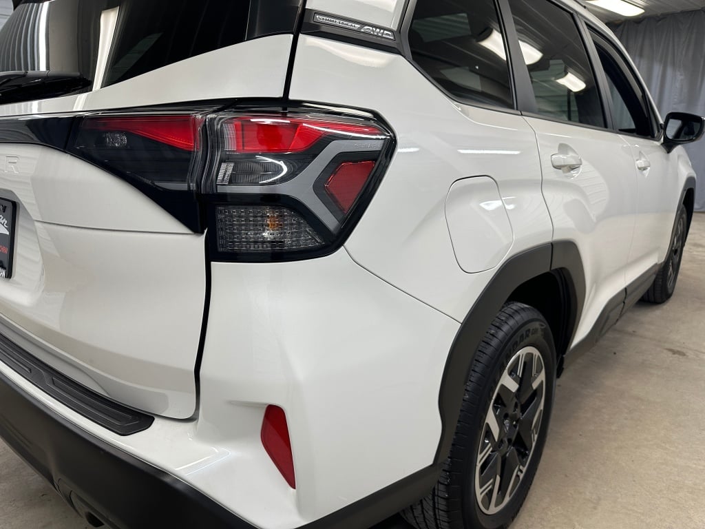 2025 Subaru Forester Premium photo 21