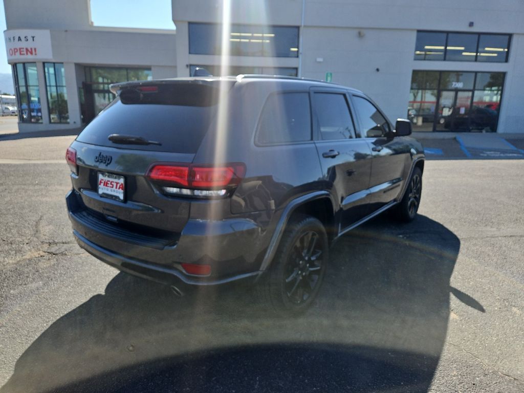 2020 Jeep Grand Cherokee Altitude photo 2